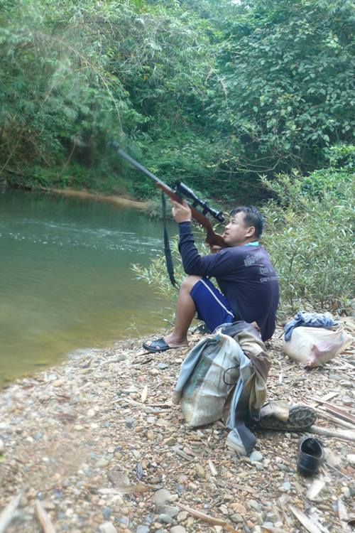 ระหว่างรอพี่วัตก็ส่องดูนกดูกล้วยไม้ไปพลางๆ