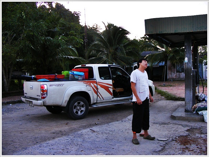 
 [center]ลงมายืดเส้นยืดสายกันก่อนเช้านี้เรามาถึงก่อนเวลานัดเล็กน้อย[/center]