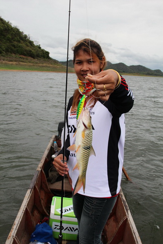  [b]ตัวนี้กัด Flat Rap08 Rapala[/b]  :cheer: