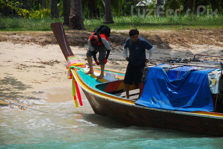 แอบถ่ายโปรหาดใหญ่โชว์ขาอ่อนครับ  :laughing: