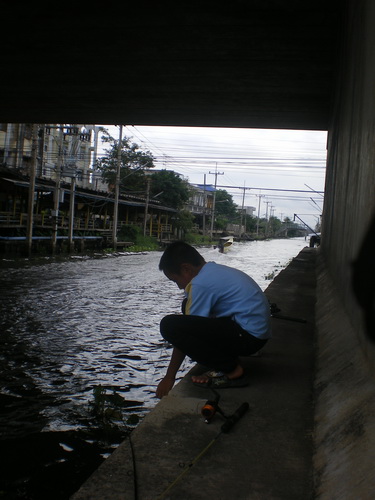 กระชังลงน้ำแล้ว...
---------------------------
ถ่ายทุกขั้นตอนเลย  :smile: :smile:

. . . . .. . 