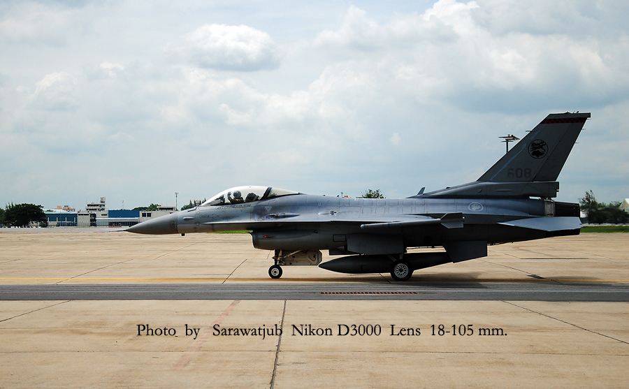 ออกตัวแล้วครับ   f-16  จากสิงคโปร์ขึ้นบินโชว์