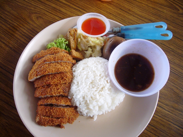 จานนี้ อาหารไต้หวันครับ อร่อย นึกว่าจะไม่มีหมูกินซะแล้ว