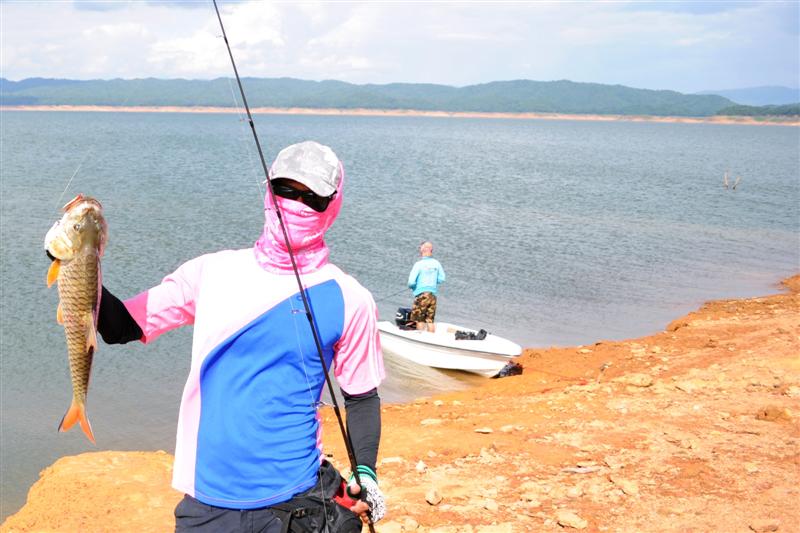 แล้วก็เจอเพื่อนสมาชิกในกลุ่ม Uttaradit Fishing Lure ครับ อิอิ ได้ไซท์เหมือนกันแฮะตัวนี้