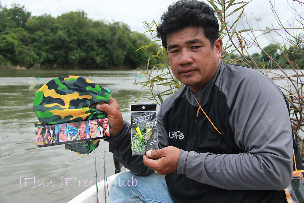 

ขอบคุณ thaifishing (พี่โชค) มากนะครับ สำหรับผ้า บัฟ กับ เหยื่อ สปินเนอรเบท หน้าใช้มากครับ     :c