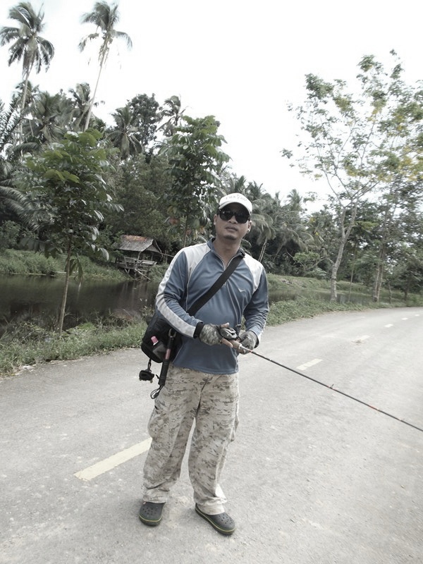                         พอเจ้าปลา ตัวแก้แห้ว หลุดลอยไป อะไร ๆ มันก้อดูหม่นหมองขึ้นมาทันที..เฮ้อ... :