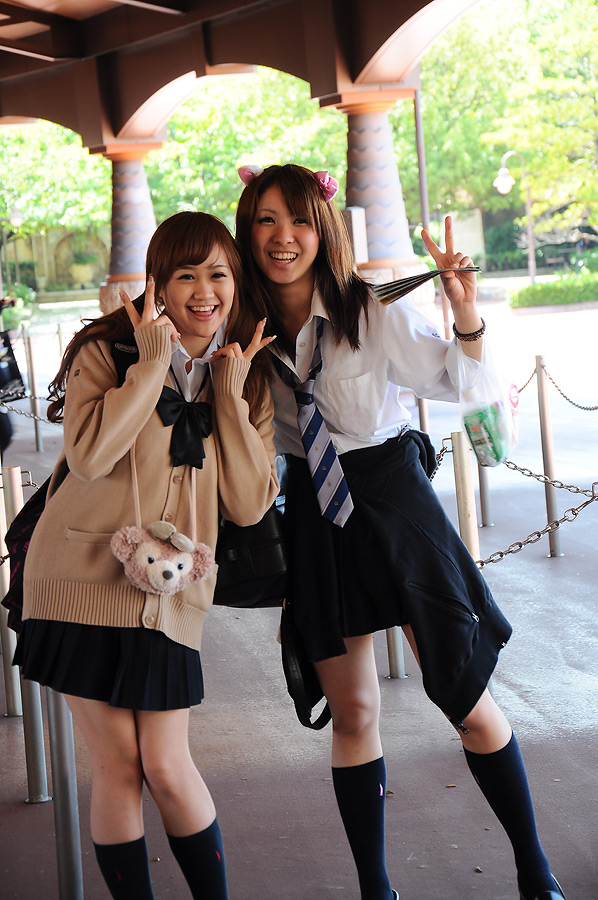 อ่ะเก๊กท่าสวยๆ แล้วพูดว่า............ [b]โม่งซังหล่อจัง[/b]....น่ะจ๊า :laughing: :laughing: :laughin