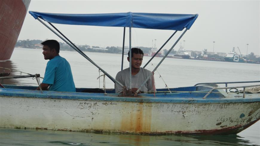 เข้ามาหมายใน  ที่หัวเรือปลาท่าเรือน้ำลึกสงขลา  เจอไต๋แข้งมาตกปลากับน้านกเอี้ยงพอดี  หมายนี้ไต๋แข้งฮอ