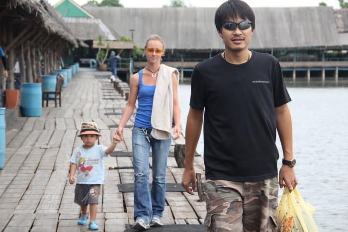 น้าโอกับแฟน วันนี้พาตัวเล็กมาด้วย  :smile: :smile: