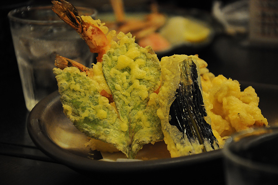 มาแย้วววววววว...อาหารจานพิเศษที่อังสั่งมาให้กิน เห้นอาหารแล้วรุ้ทันทีเลยว่าตัวเองดวงตกแล่ะ :cry: :cr