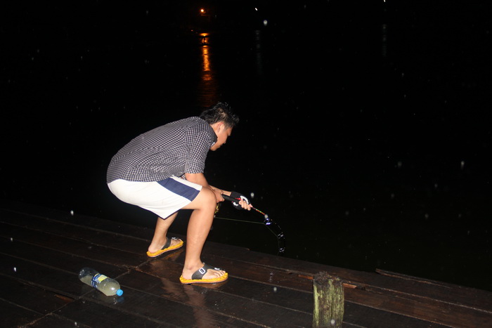 พื้นลื้นครับ ตามปลาไม่ทัน+เสียจังหวะด้วย มุดๆๆๆ ขาดๆๆๆ   :laughing: :laughing: :laughing: