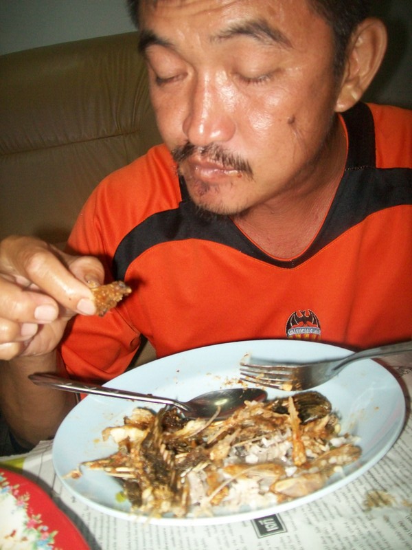 เฮียกวงชอบกินปลามากครับ  :umh: :love: :laughing: