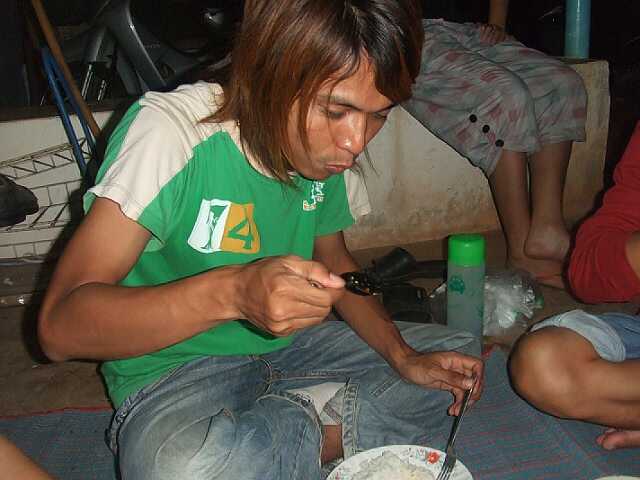 เนื่องจากเป็นนักตกปลาประเภทชายโสด รุ่นอายุไม่เกิน 28 ปีชาย การตกปลาแต่ละครั่ง กลับมาแล้วก็ลำบากเมียเ