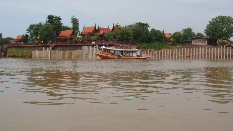 ไต๋เบาๆ เรือกำลังส่งเลยครับ เจอของใหญ่ขวางหน้า :grin: