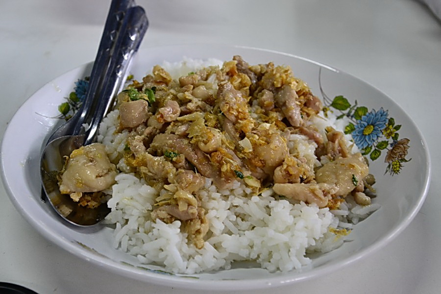 แต่ผมเลือกที่จะกิน ข้าว

เพราะผมต้องเดินตัเหยื่อทั้งวัน ขออะไรที่มันแน่นๆ  :grin: