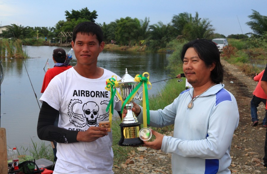 ขอขอบคุณพี่เสกพี่ชายใจดีให้เกียรติมอบรางวัล :cheer: :cheer: :cheer: :cheer: :cheer: