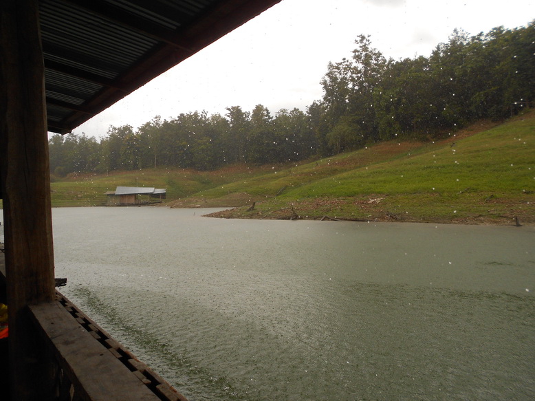 ฝนก็เริ่มโปรยปรายมาดับร้อนกันได้บ้าง :dance: :dance: :dance: