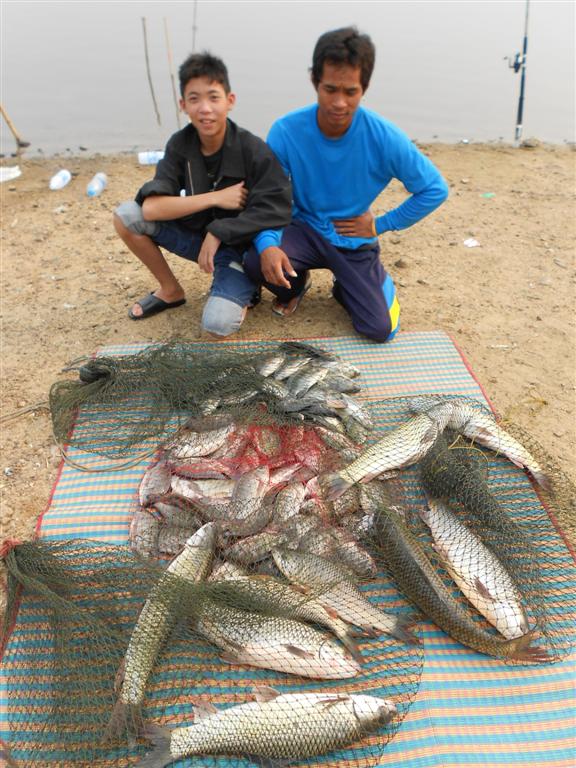  :cool: :cool: จัดหล่อให้สองดาวรุ่ง AB Fishing Team หน่อย  :cool: :cool:
 ผลงานทริปนี้บรรลุเป้าหมาย