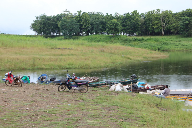  [b]เรือของชาวบ้านจอดเยอะเลย เดี๋ยวต้องหาช่องลงก่อน[/b]
<<<<<<<<<<<<<<<<<<>>>>>>>>>>>>>>>>>>>>>>>>>