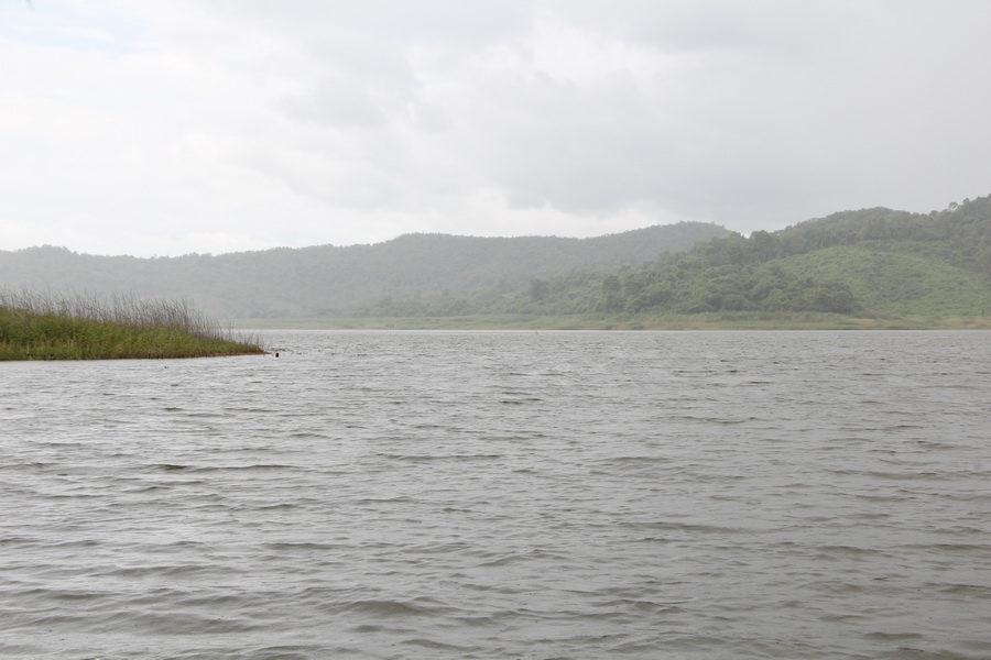  [b]ออกเรือมาได้หน่อย ฝนตกซะงั้น[/b]  :ohh:

<<<<<<<<<<<<<>>>>>>>>>>>>>>>>>>>>

 [q]น้าทำอาชีพอะ
