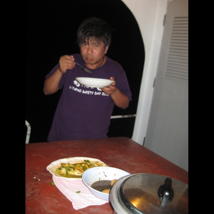 รอบดึกเจ๊บรรทำกับข้าวเสร็จ เรียกกินมีหยิ่งกัน2คน ไม่กินตรูกินเองก็ได้ฟร่ะ....!
 :laughing: :laughin
