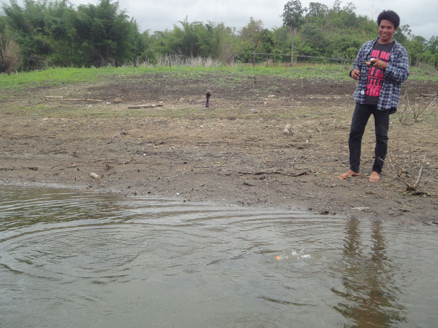 ตัวใหญ่กลัวตกเรือต้องไปเย่อบนฝั่ง