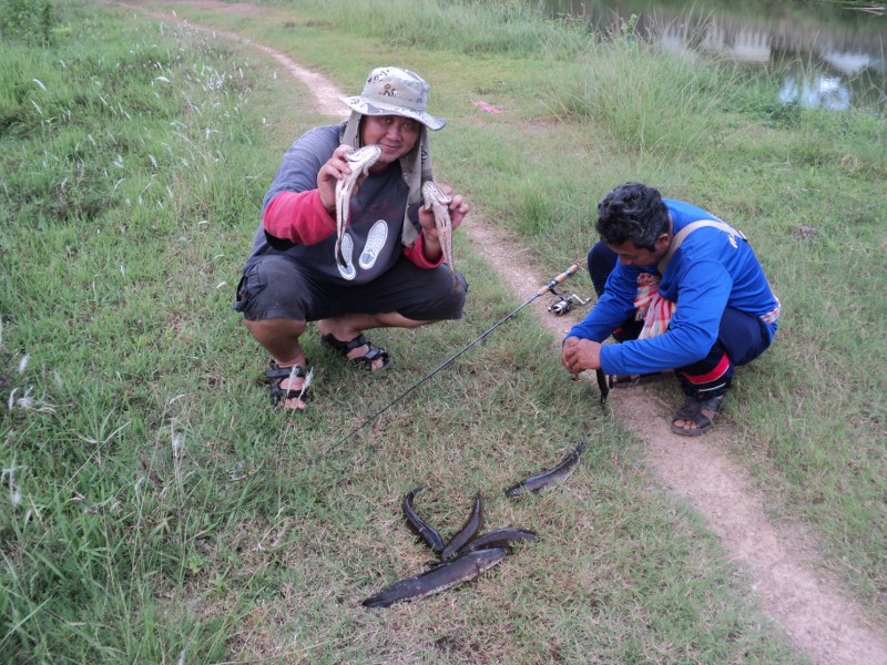 ทริปนี้ พี่ก้อย กับลุงนุ ออกเทสกัน ส่วนผม ไปดูเรือที่ ระนอง ตามชมผลงานกันเลยครับ  :cheer: :cheer: :c