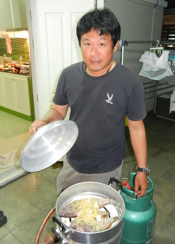 น้า b    พ่อครัวหัวป่าก์ :grin: :grin: