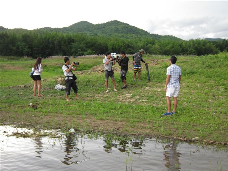 ภูริบอกพี่บอยขึ้นไปด้วยกันไม๊  ผมบอกไม่ล่ะ  เดี๋ยวเรตติ้งภูริตกขืนเอาผมเข้าฉากพูดจบมานรีบไปเลย สงสัย