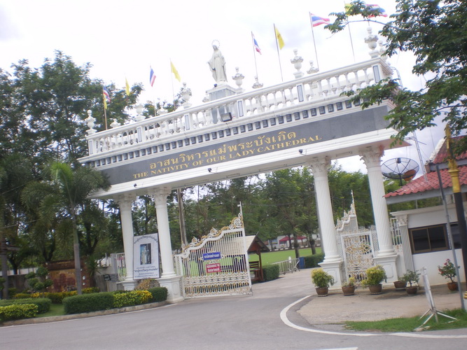 อาสนวิหารแม่พระบังเกิด โรงเรียนดรุณานุเคราะห์.....อ่อ โรงเรียนเก่าเรานี่เอง คิดถึงจัง ^^  :love: :lo