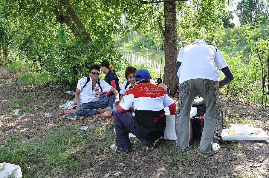 พักกันตามสบาย ส่วนที่ยังหวังก็ยังสู้กันต่อ เพราะมีเวลาเหลือีกครึ่งชั่วโมง :grin: :grin: :grin:
