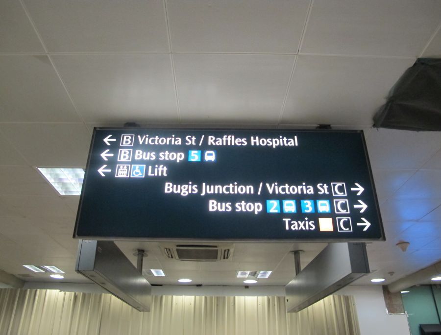 เริ่มจากการเดินทางก่อนเลย นั่ง MRT หรือรถไฟใต้ดิน ลง สถานี Bugis คับ

และออกทางออก B