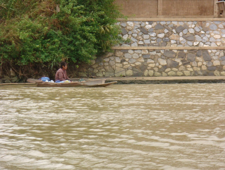 นี่ เรือ ตกปลาสลาด ครับ ....  ความรู้ใหม่ครับ  :grin: