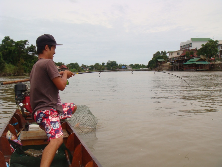 ท้ายเรือ กำลังอัดอีกตัวครับ  :grin: