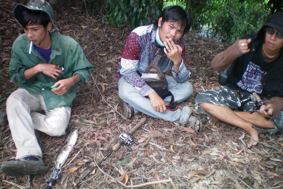 นั่ง พักยก บอกตรงๆ หมดสภาพครับ แดดเล่นไม่ยอมร่มกันเลย  :grin: :grin: :grin: