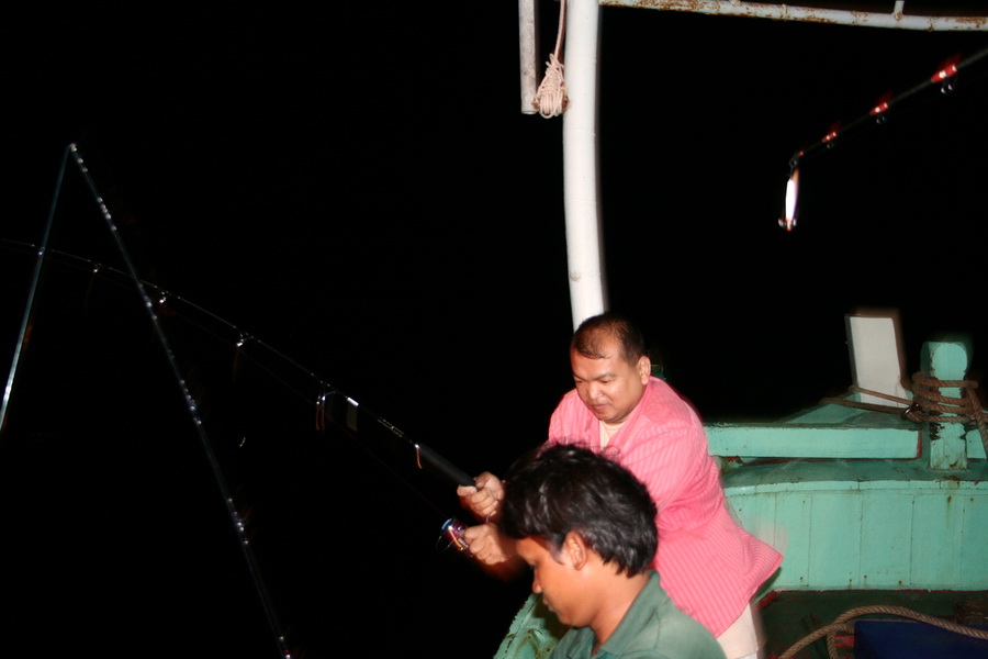 





หันมาอีกที โหย เฮียอัดปลาอีกแล้ว  :laughing: :laughing: :laughing: