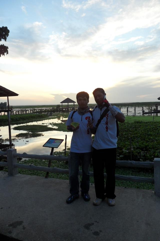 บรรยากาศดี ๆ อย่างขอสักรูปสองรูป  :laughing: :laughing: :laughing: :laughing: 

เด๋วพอลงเรือไปแล้ว