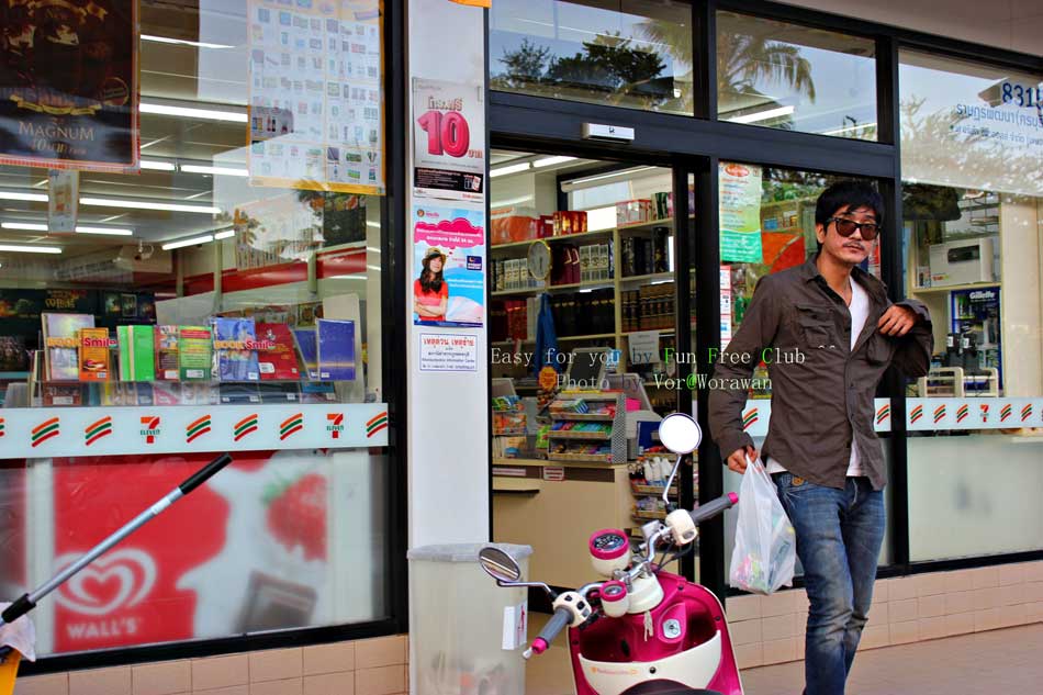 และก็พากันแวะ หาซื้ออาหารไว้กินบนเรือครับ คนละนิด คนละหน่อย  :laughing: :laughing:


 [b]" คลิปบ