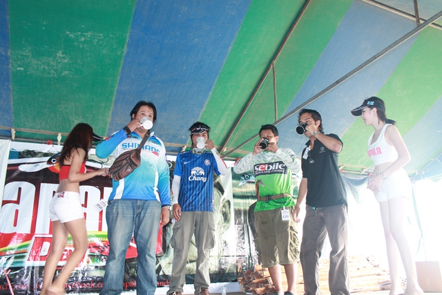 ดื่มหมดก่อนได้รางวัลครับ :cheer:
