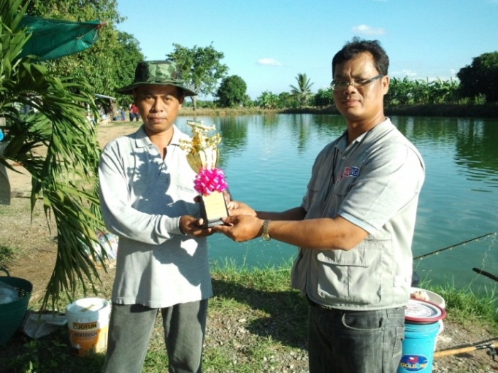 แช้มป์ปลาไซส์ รับเงินรางวัล 30,000 บาท
เป็นของทีมงานบ่อสวัสดี นครนายกครับ

ยินดีด้วยครับ

 :che