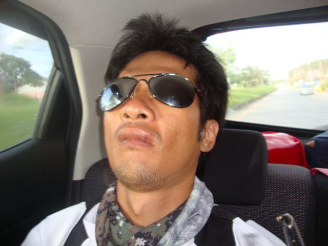 มีหันหน้าเข้ากล้องด้วย  :laughing: :laughing: :laughing: :laughing: :laughing:



