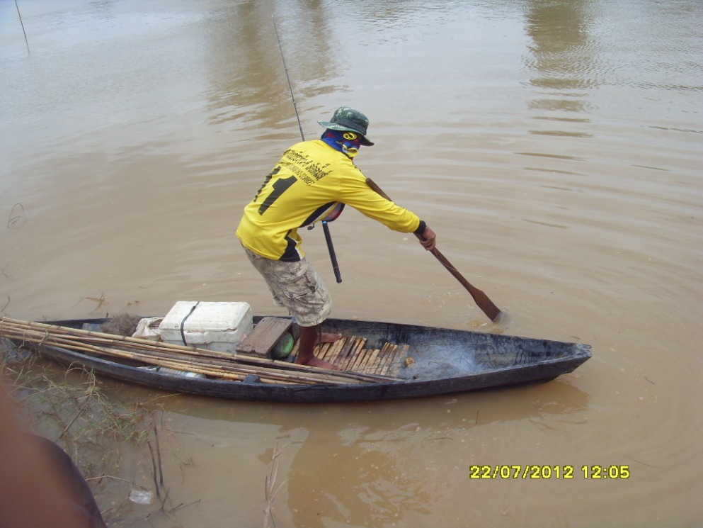 ผู้ชาย พายเรือ  :laughing: :laughing: