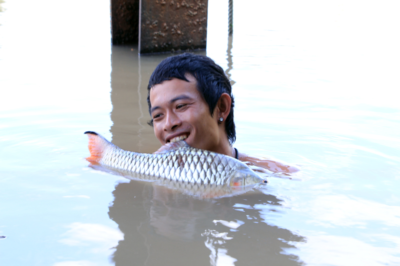 อากาศมันร้อนจนไต๋เราทนไม่ไหวเลยมีอาการเบบนี้ :laughing: :laughing: :laughing: :laughing: