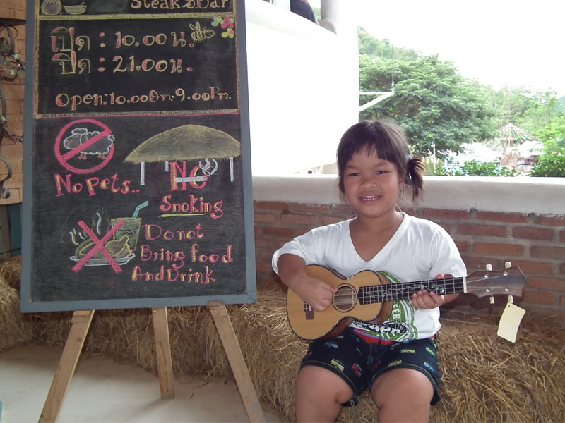 นักดนตรีตัวน้อยๆ ลูกสาวครับ :love: :love: :love: :love: :love: