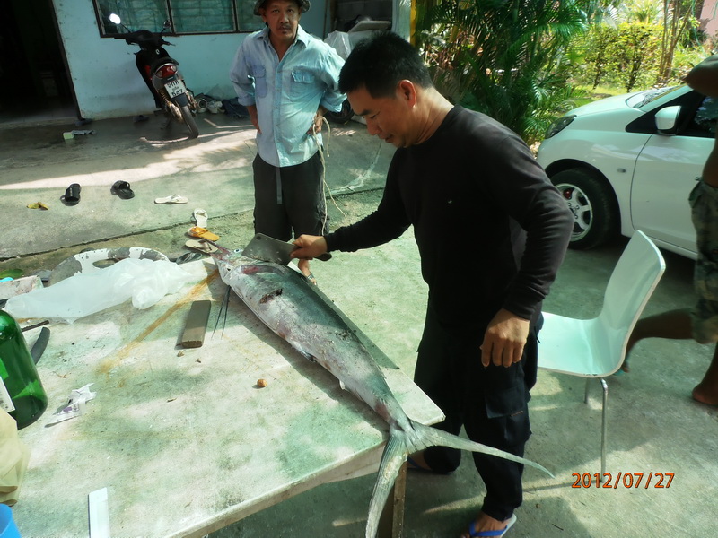 พอมาถึงบ้านหมวดอุ๊ดขาโจ๋คุมซอยหลังวัง.....เอ๊ยหลังวัดก็ทำการชันสูตรพลิกศพทันที :grin: :grin: :grin: 