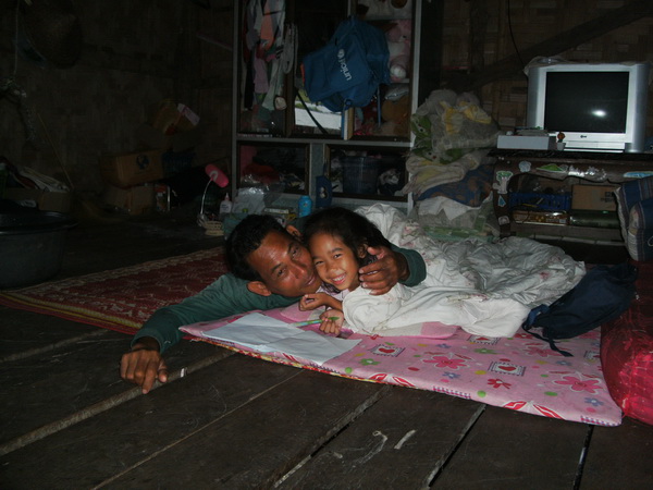 กำลังใจของพ่อ...ลูกสาววัยซนของพี่เล็กเค้าล่ะครับ :smile: :smile: :smile:
