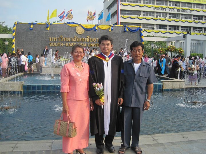 รักมากที่สุดในชีวิตแล้วคับคุณพ่อคุณแม่.. :smile: