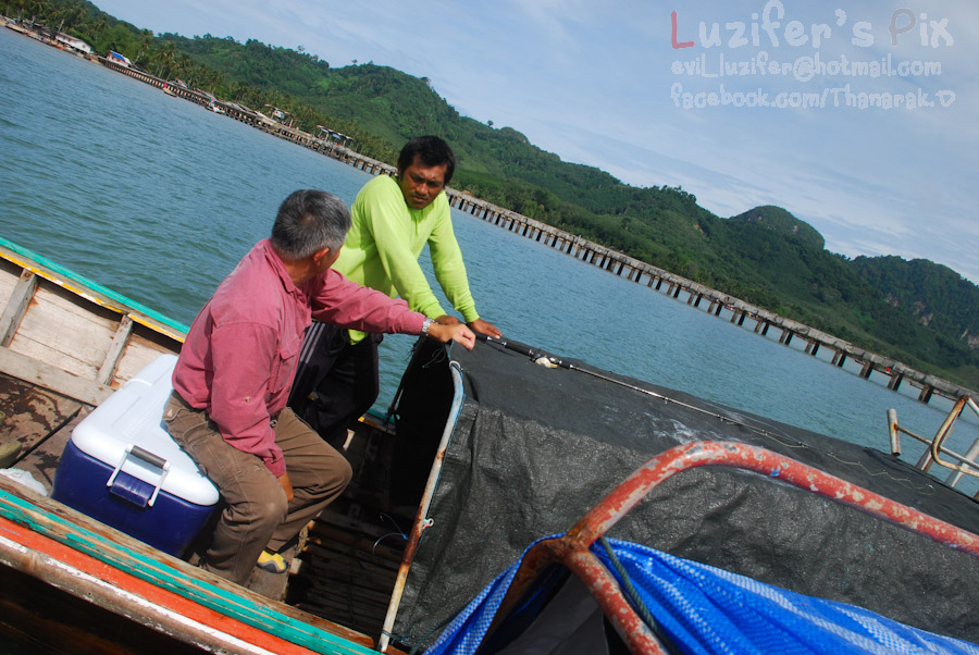 แบ่งกันลงเรือน้องชายบังสีหนั่นสองคน 