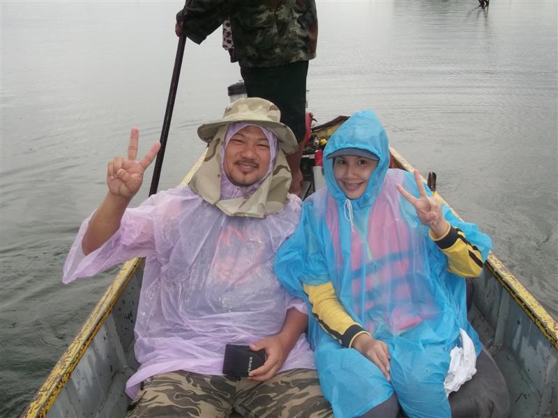 ฝนตกอีกแล้วเพือนๆไปก้ออย่าลืมชุดกันฝนน่ะครับ :cheer: :cheer: