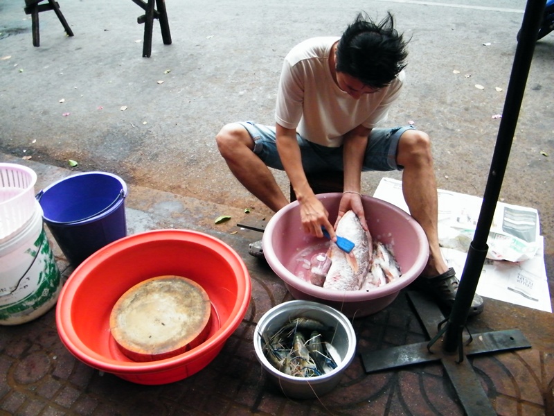 ได้เวลากลับแล้วครับ เพราะมีคนรอทำปลาอยู่ที่บ้านเพ่หย่าย :laughing: :laughing: :laughing: :laughing: 